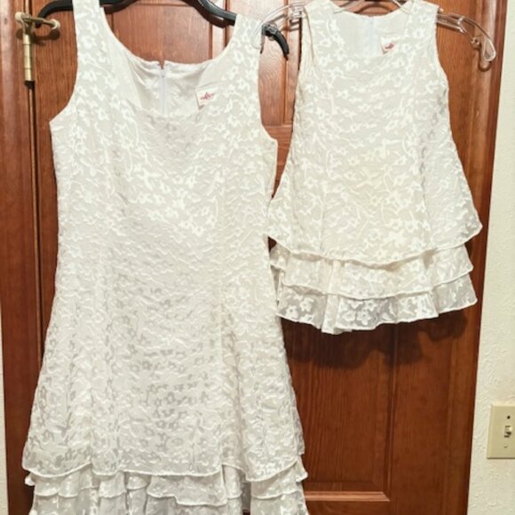 Storybook Heirloom matching Mom & daughter dresses.  Size 8 and Size 4 - Picture 1 of 4